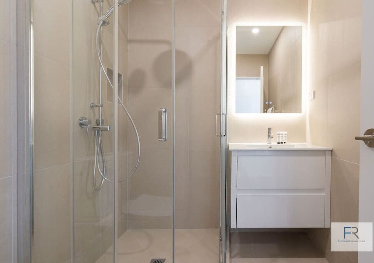 Premier Epsom Townhouse|by Furnished Rentals 1