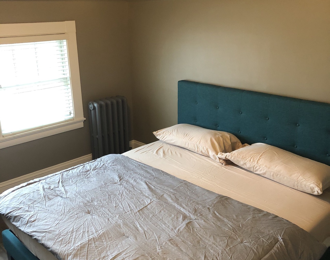 Large Oceanside Apartment. Walk to the beach and many restaurants. Pet Friendly 1