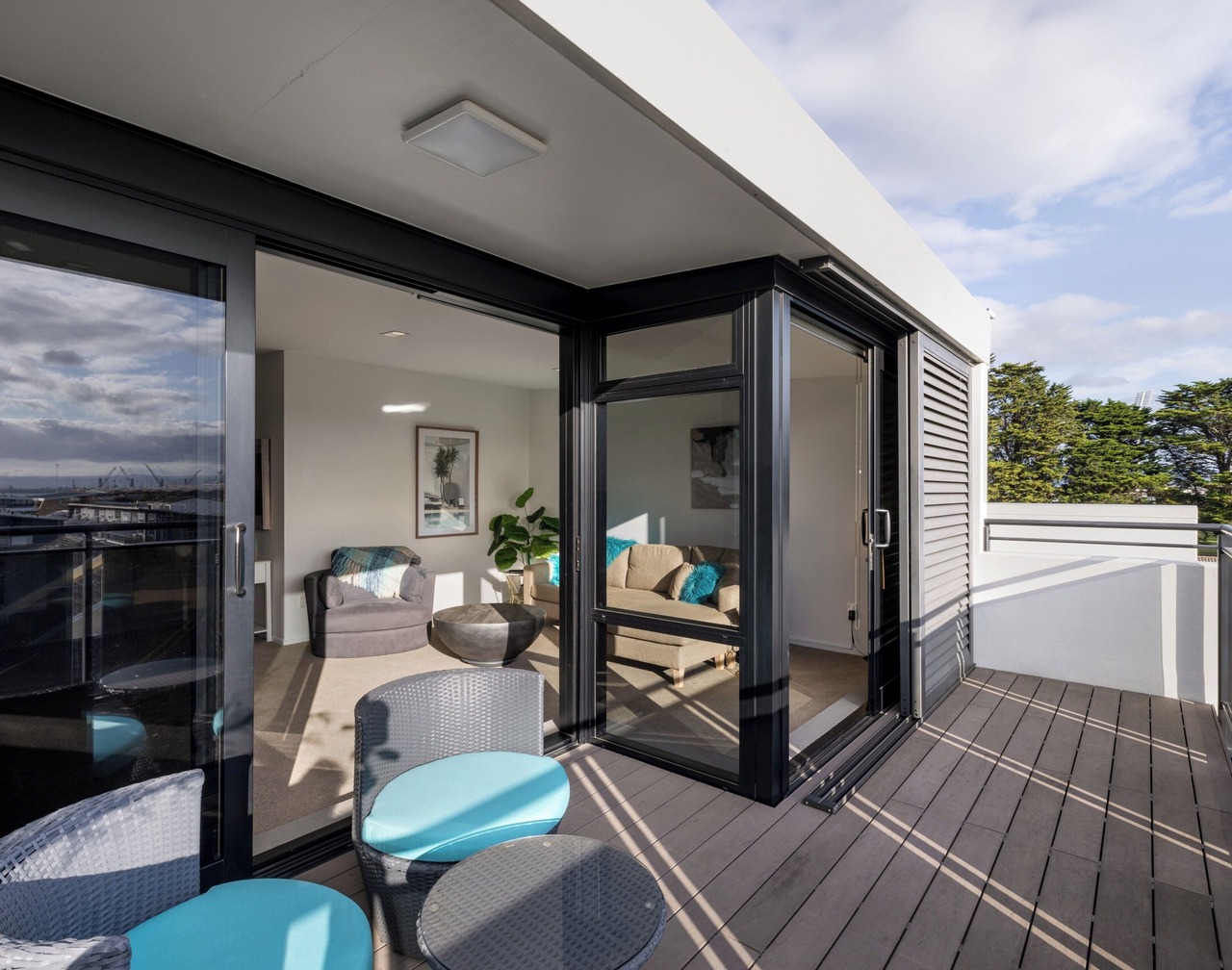 The Lookout - 1-Bedroom Apartment with Stunning Views, Pool & Gym Access, Secure Parking, and Prime Mount Maunganui Location 1