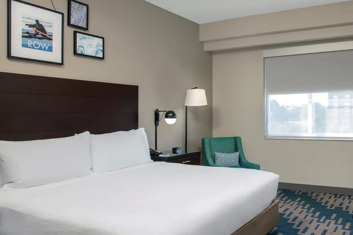 3 Relaxing Units Minutes to Dania Beach. Onsite Parking, Shuttle Service, Pool! 1