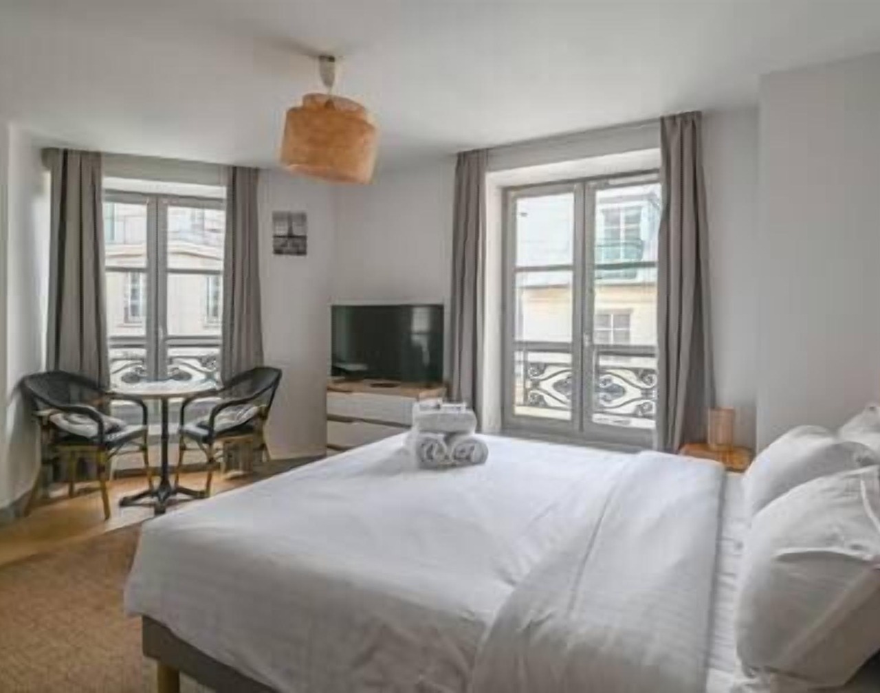 Paris, Opéra 4.So parisian Apartment 1