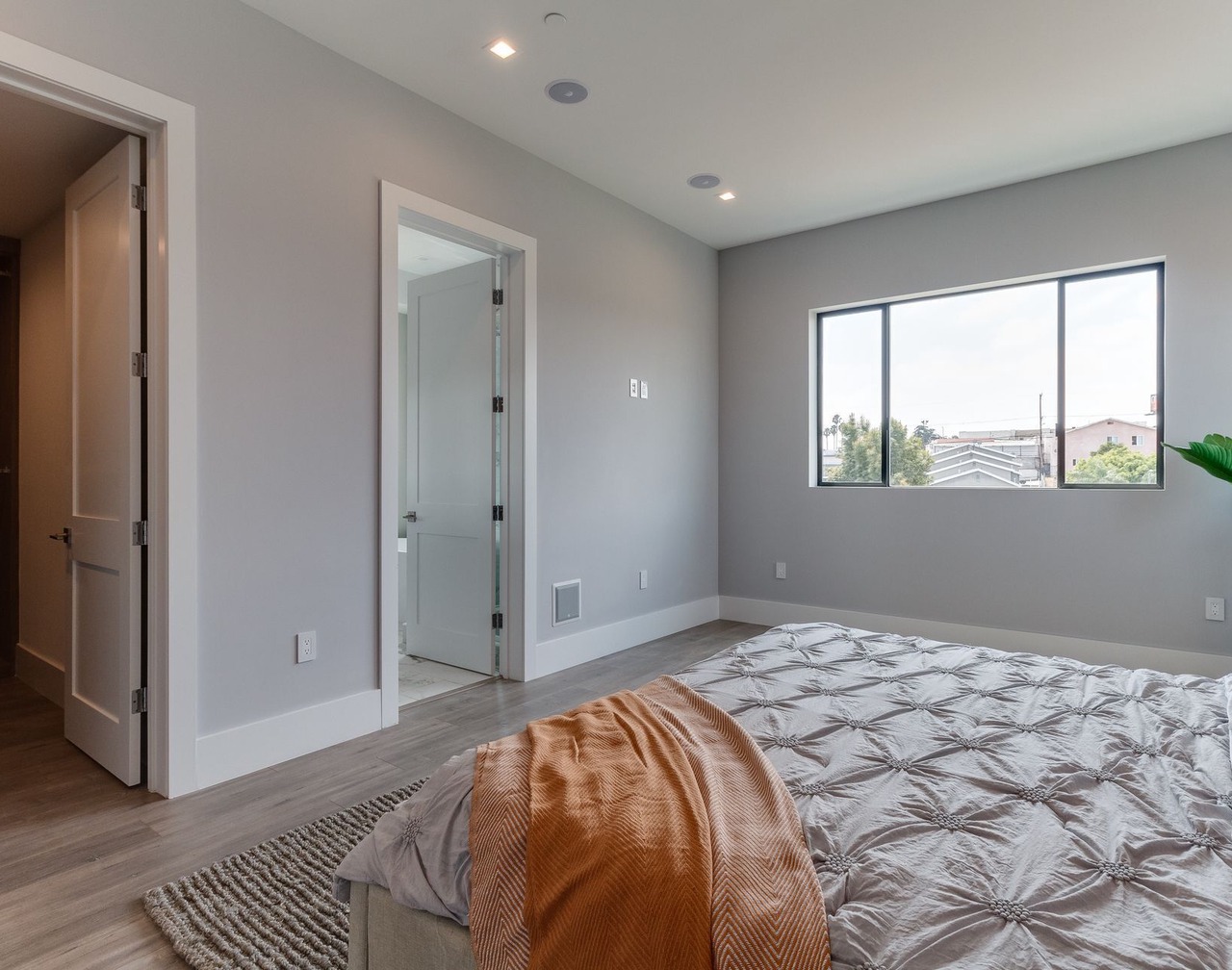 Luxury Modern 4 Bed 3 Bath Home with Rooftop Deck #4 1