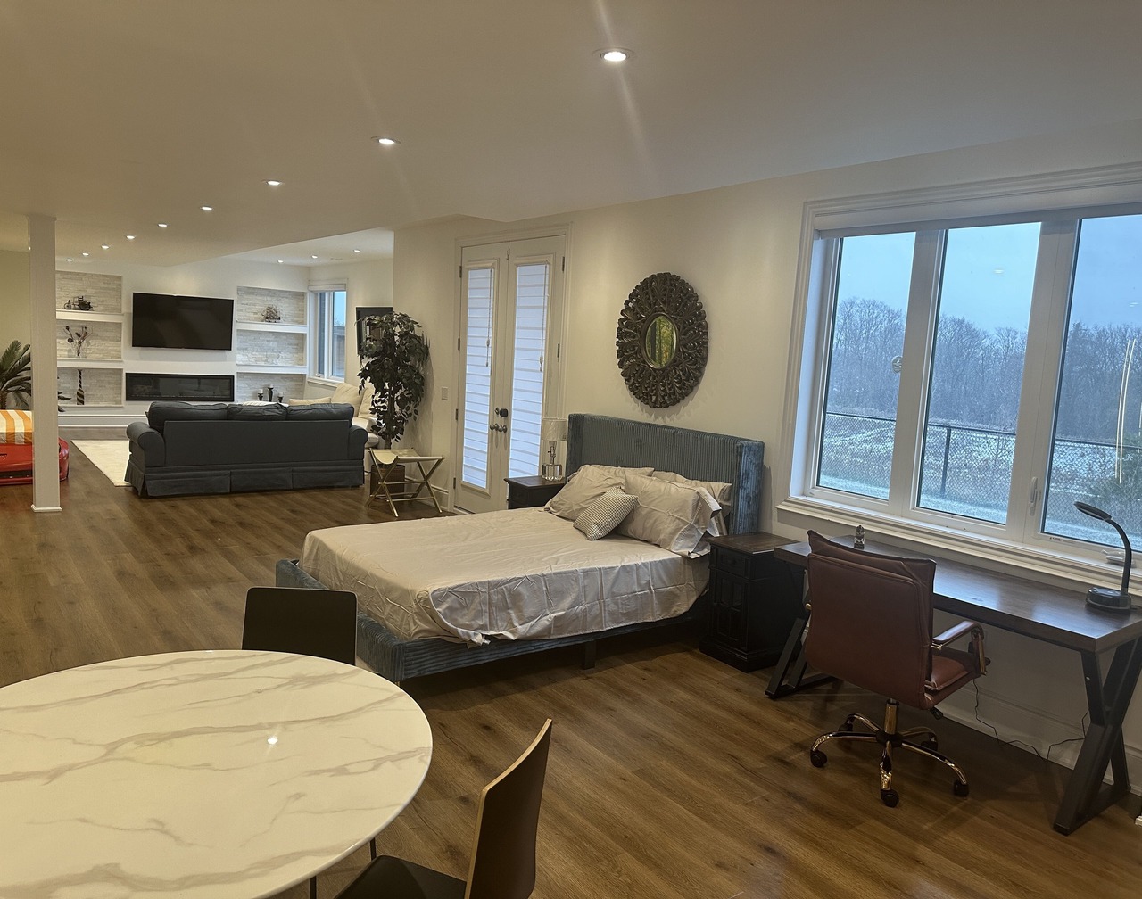 Luxurious open concept 2 bedroom apt on ravine, pond, central, airport, shopping 1