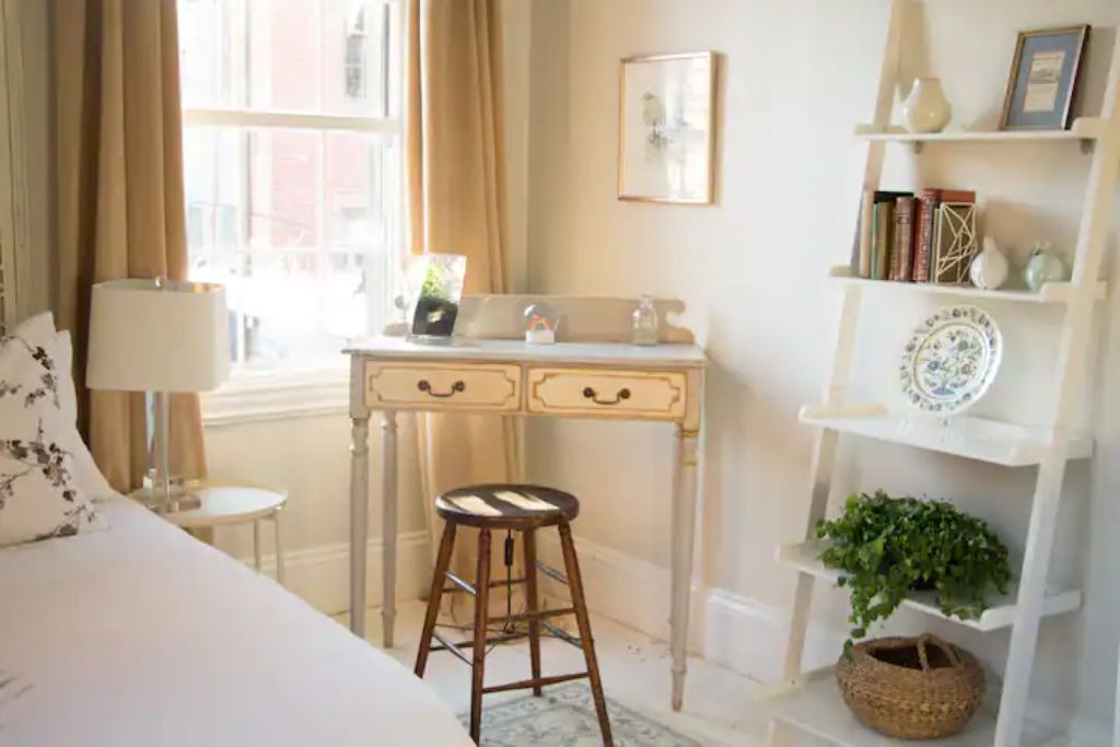 Charming West End Hideaway. Private Parking 1