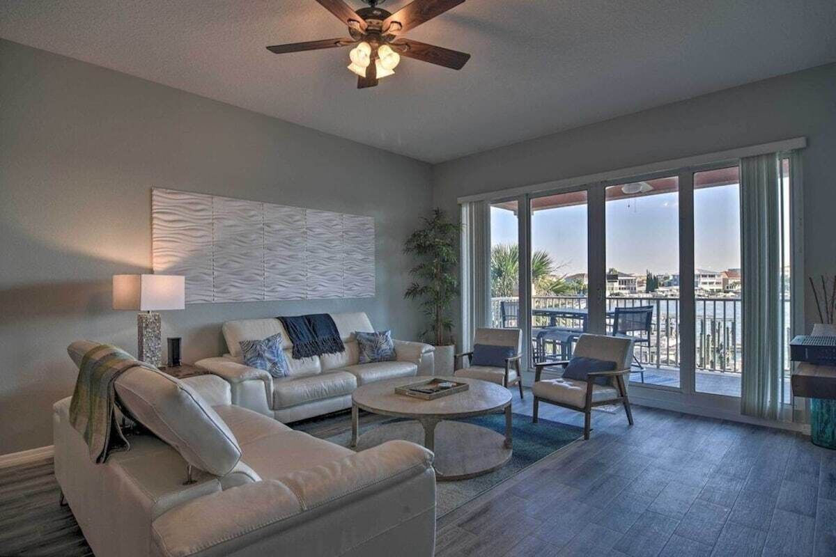 Walk to Beach (8 min), Balcony, Dolphin Watching, Heated Pool, Hot Tub, Close to Attractions, Pool Table 1