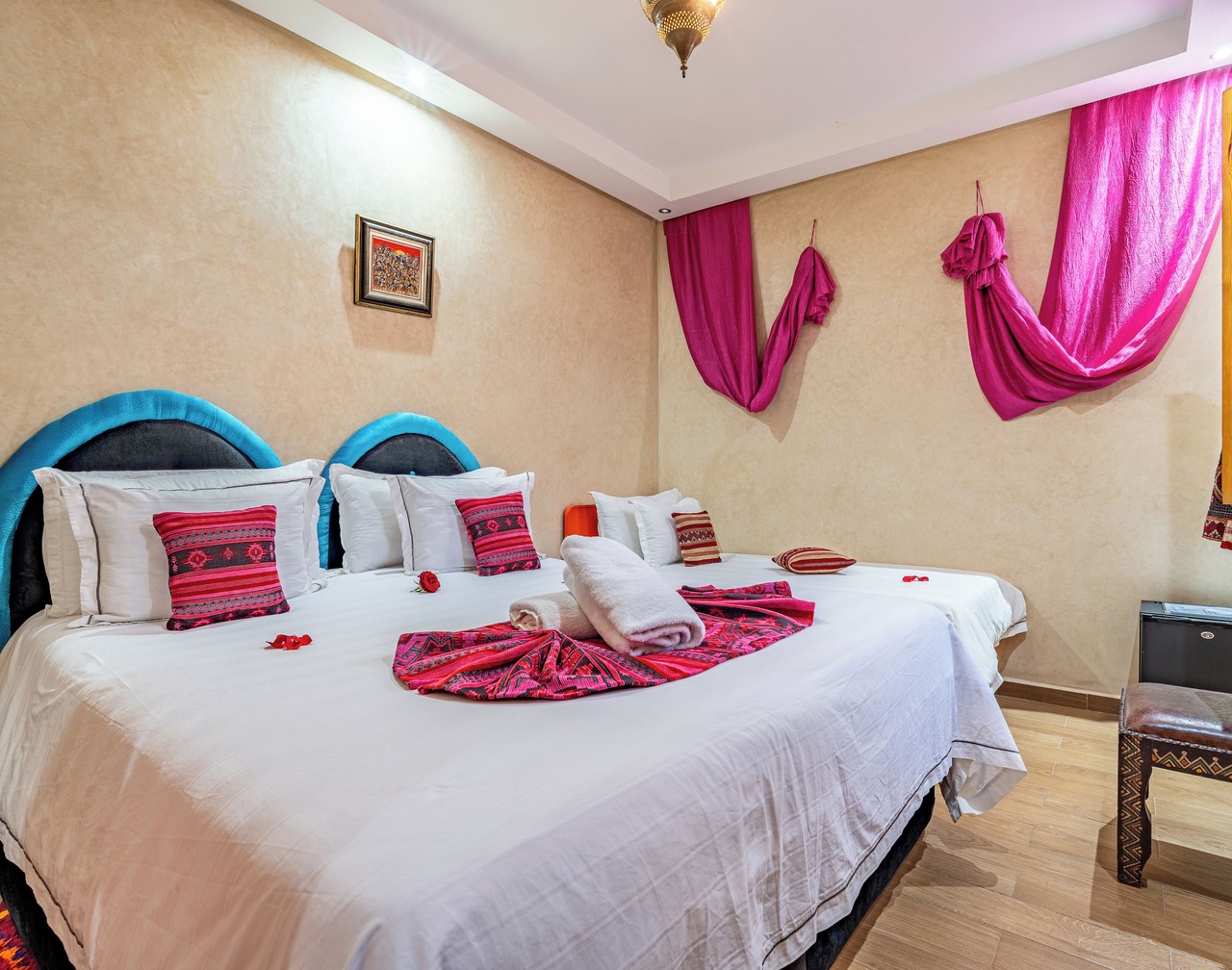 MAISON KA HOTEL: DOUBLE BED OR TRIPLE 1