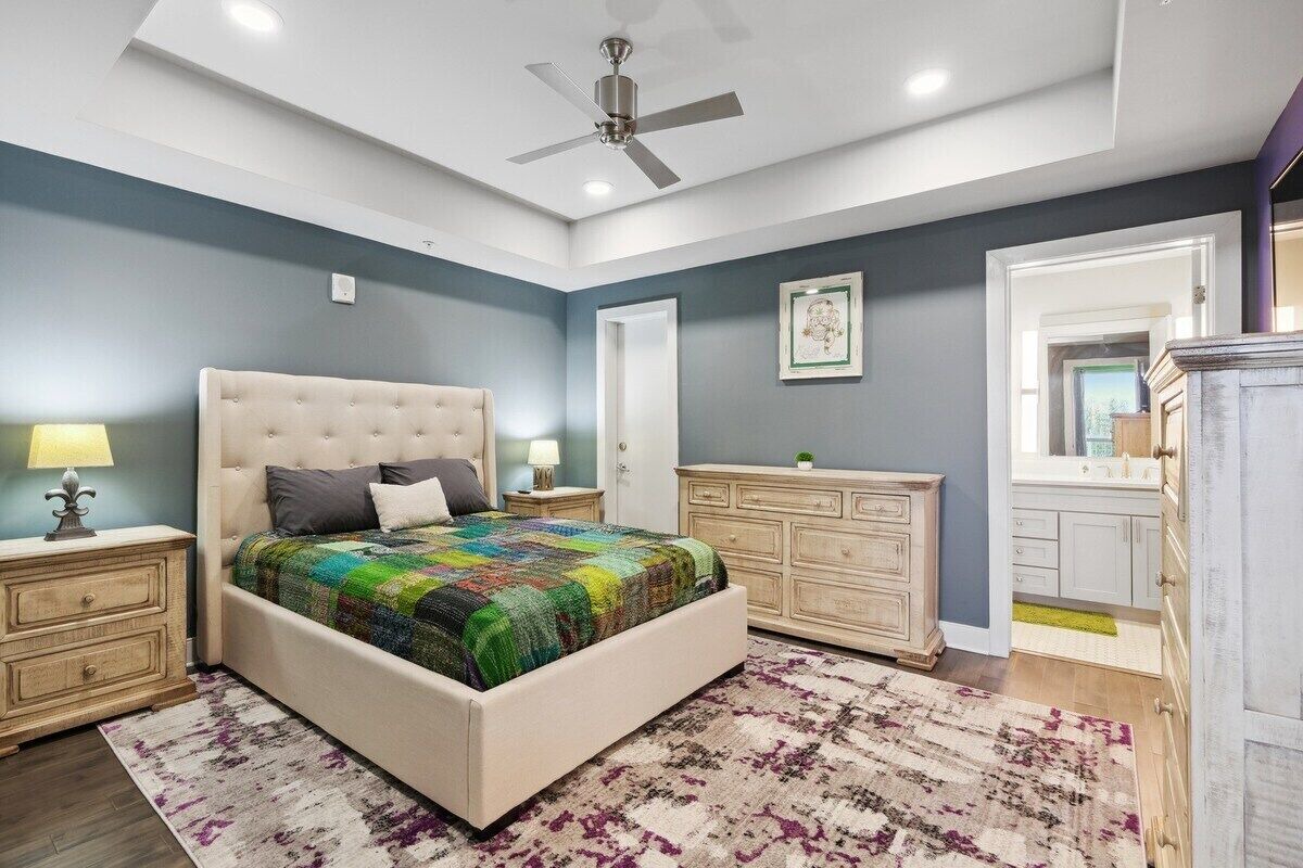BRAND NEW LISTING The Green Suite-w/garage parking & near French Qtr 1