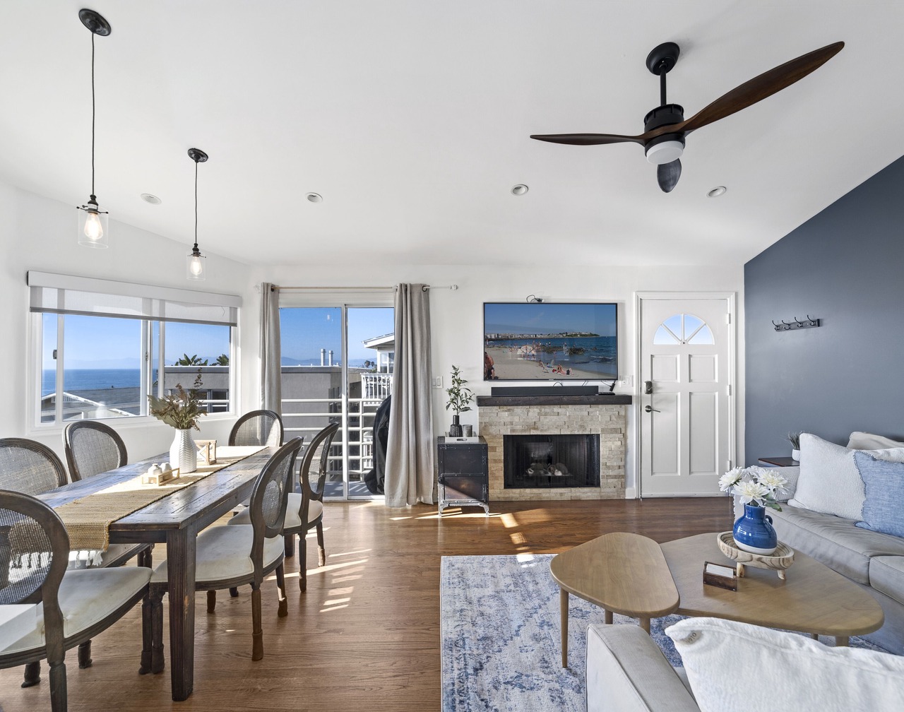 Top Floor Unit with Panoramic Views Steps to the beach with 3 Parking Spots! 1