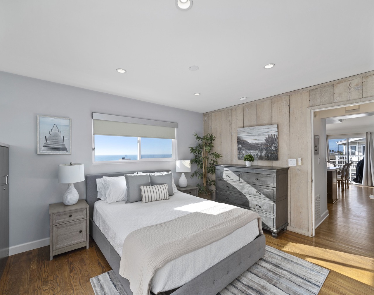 Top Floor Unit with Panoramic Views Steps to the beach with 3 Parking Spots! 1