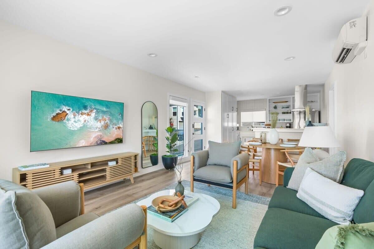 Oceanview I King Suite I Steps from the Ocean 1
