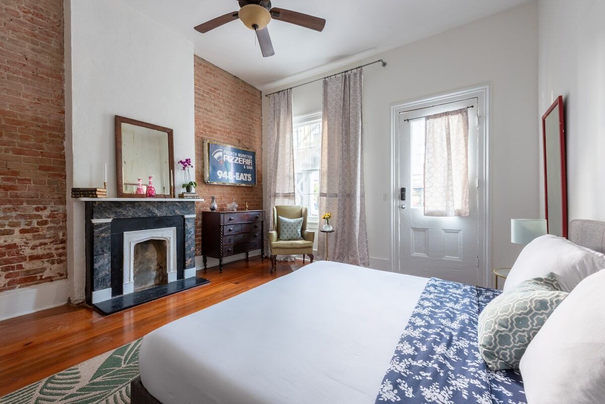 Quaint 1850s Garden District 1BR Flat w/Courtyard 1