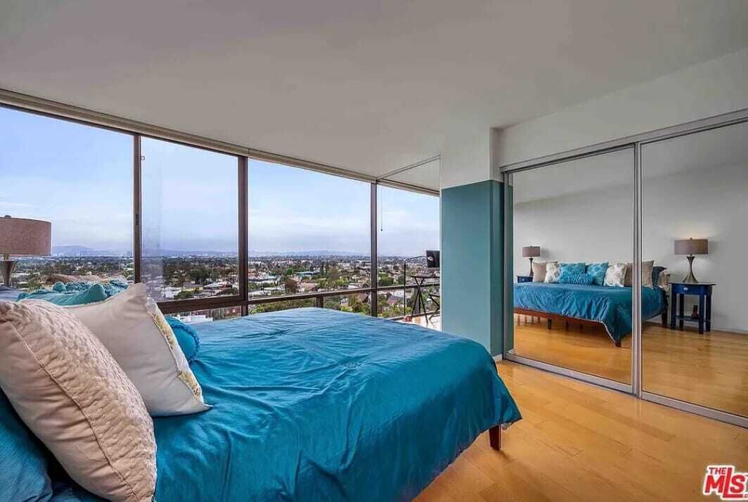 Remodeled two-bedroom condo. panoramic views and a luxurious, dreamy atmosphere. 1