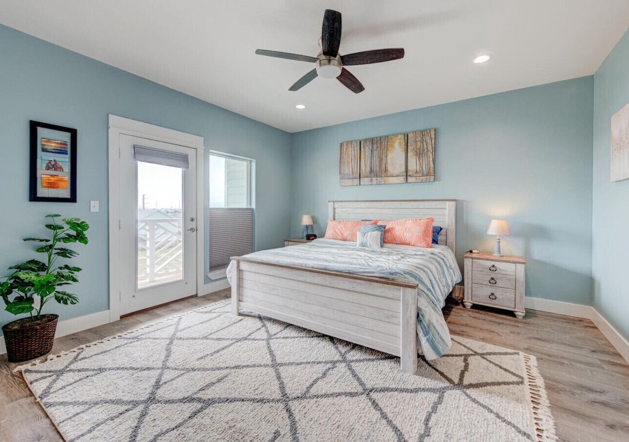Dive In and Unwind: Pet-Friendly Living with Community Pools and Hot Tubs. 1