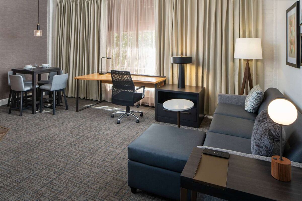 Modern Suites in the Heart of New Orleans! Outdoor Pool, Breakfast, Pet-friendly 1