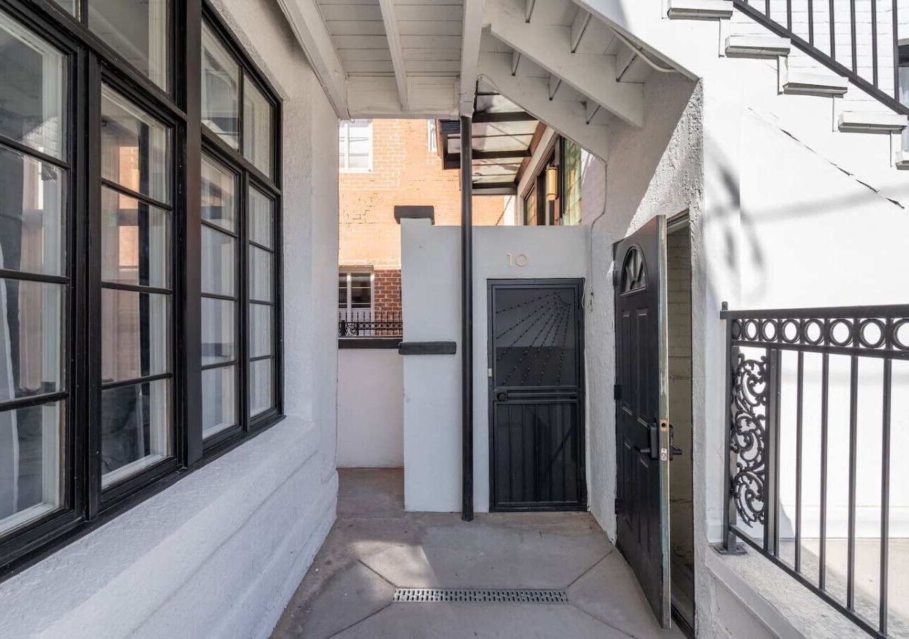 Modern Apartment in the Heart of Phoenix (10) 1