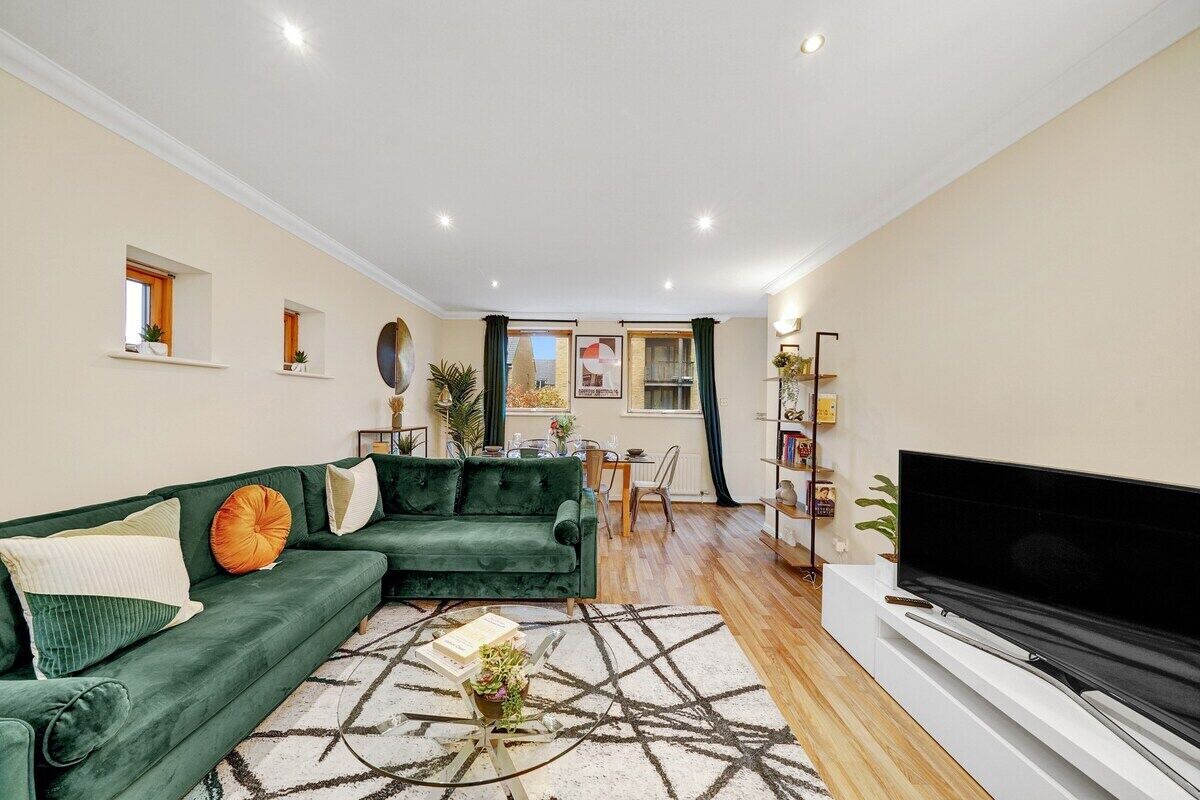 January Sale!2bed riverside flat near Canary Wharf 1