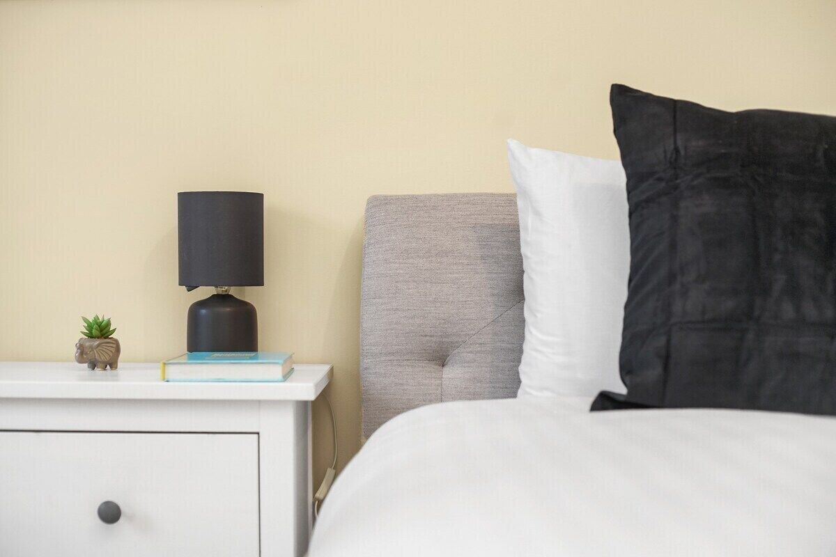 January Sale!2bed riverside flat near Canary Wharf 1