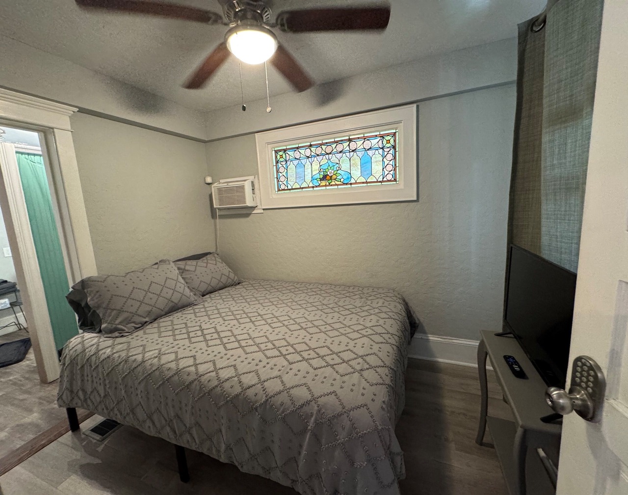 TINY unit in cottage in the middle of Downtown 1
