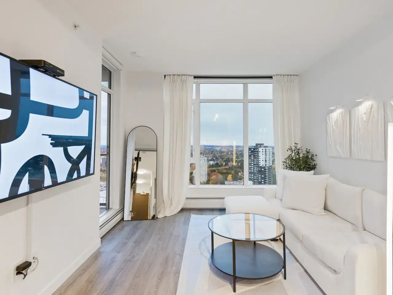 Sky Suite 2BR 1BR Condo in Surreys Tallest Tower! Rooftop Terrace w/Views 1