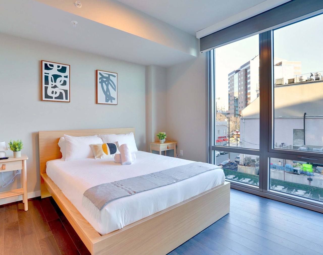 Modern Clarendon Apt Close to Metro 1
