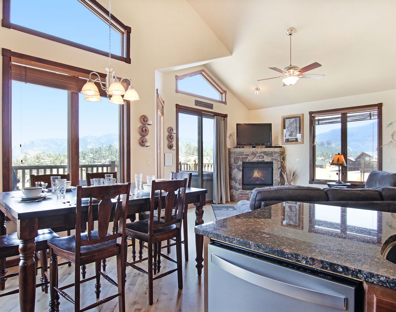 Mount Chiquita 10A - 2 Br Condo with Private Hot Tub - Lake and Mountain Views 1