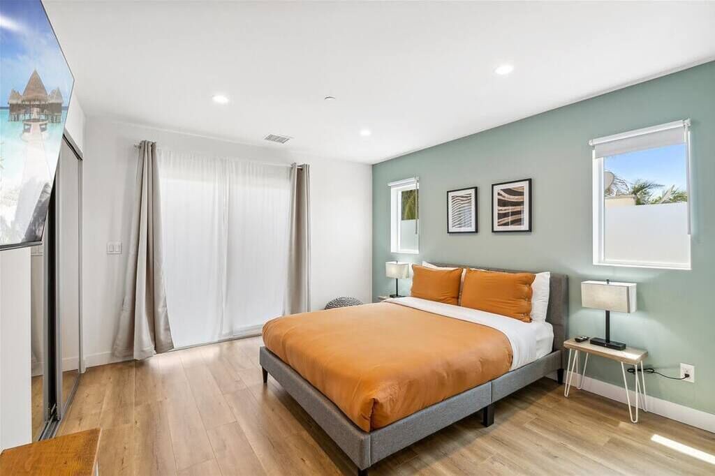 Heart of LA: Your Perfect Hollywood Stay 1