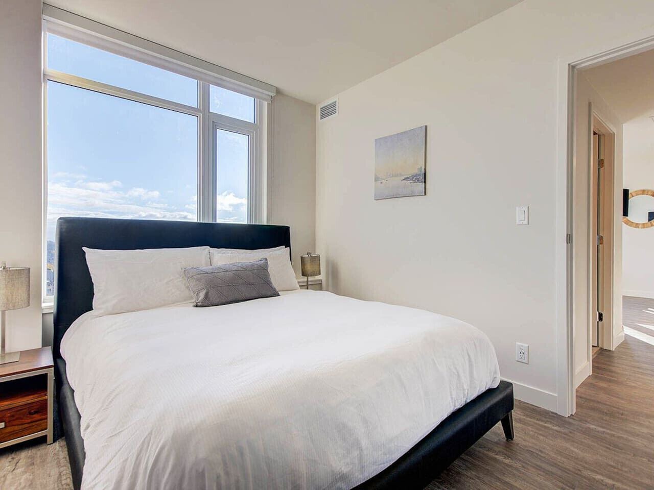 Elegant 1BR Apt with GYM near Crystal Mall 1