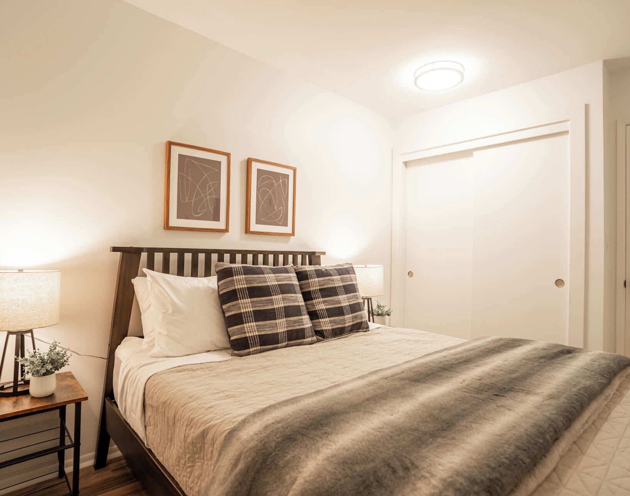 Bellevue 2B condo: downtown + Light rail 1