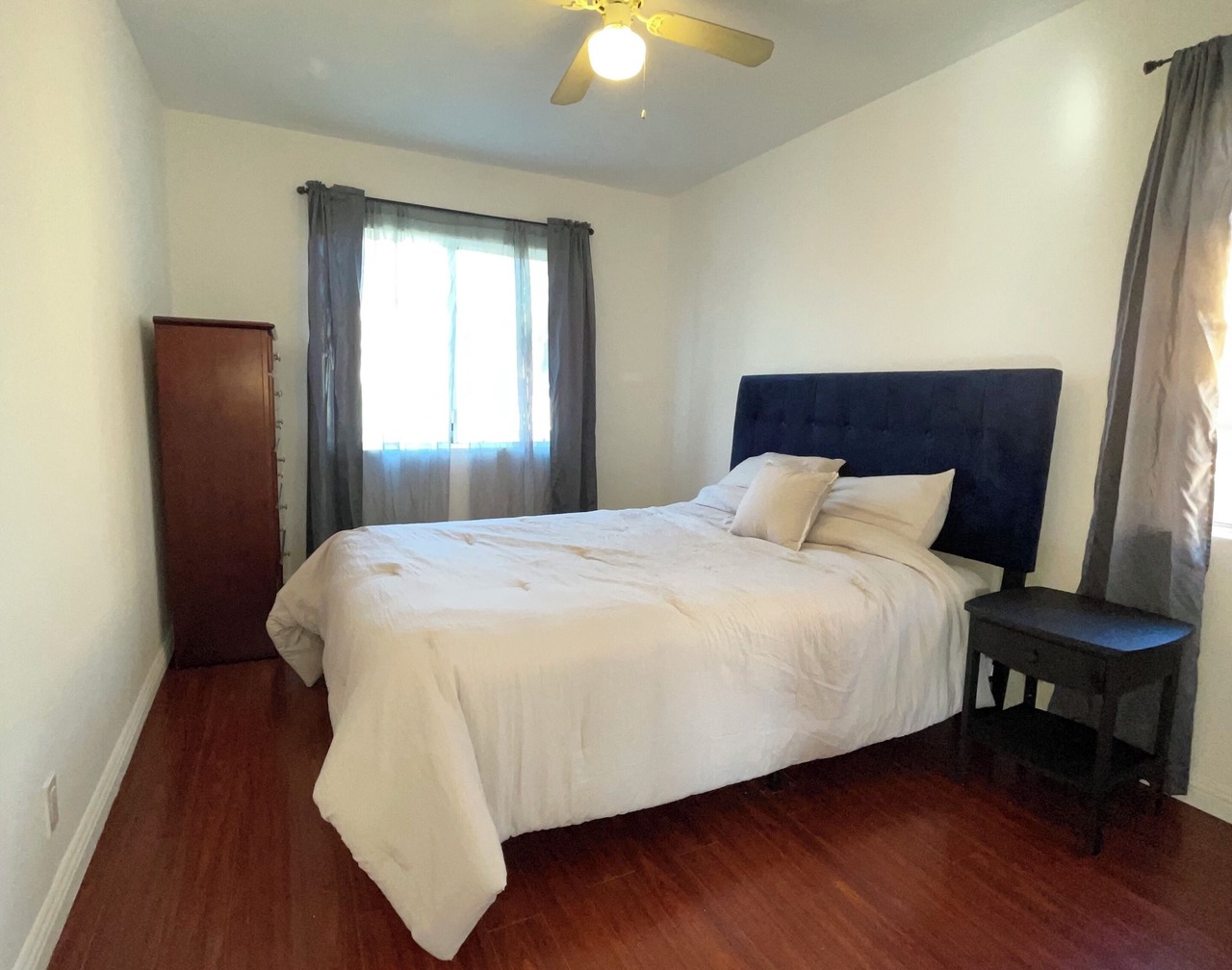 The Writer’s View-Private Top Floor Bright N Cozy Fully Equipped- Sleeps 1-2 1