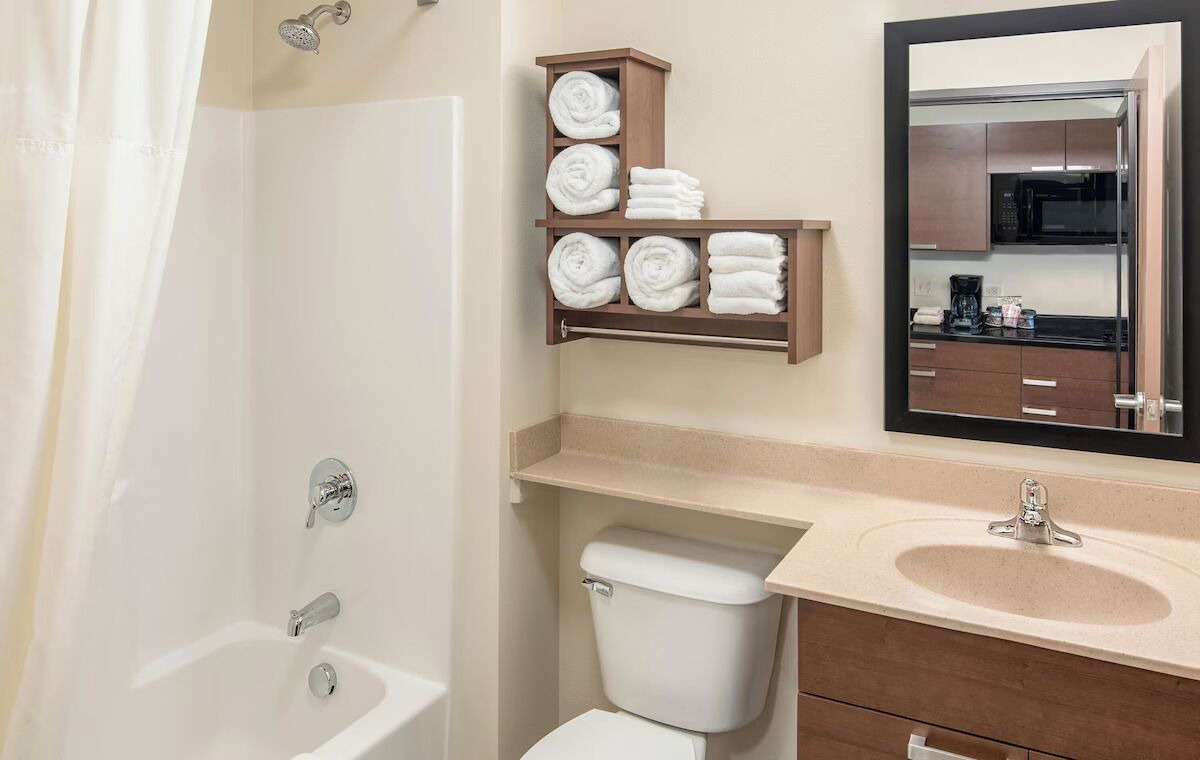 Home Away from Home with Pets Welcomed and Nearby Parks 1