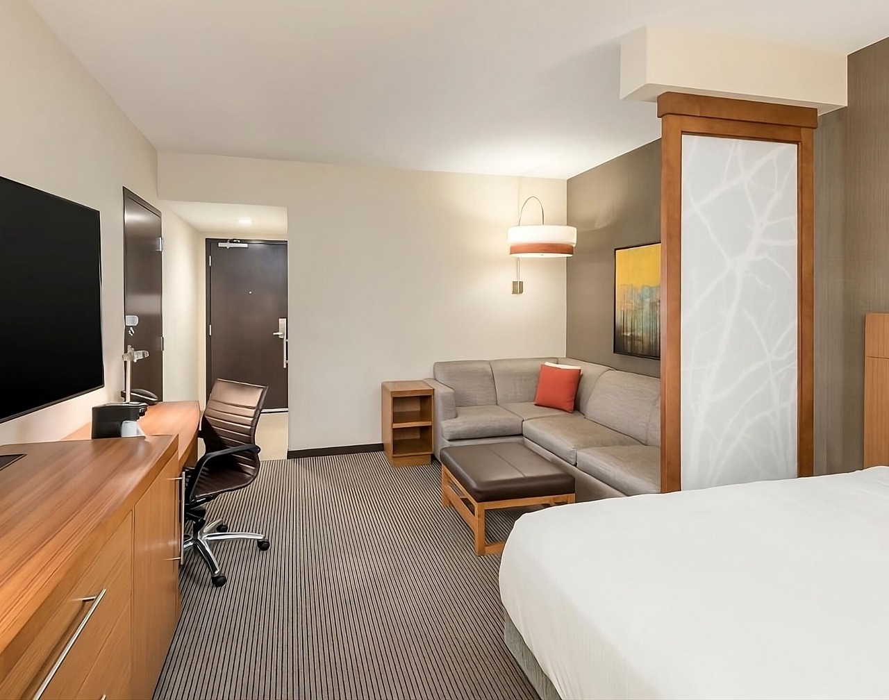 Relaxing 2 Queen Bed Stay Near Peace Center! Onsite Gym and Pool Access! 1