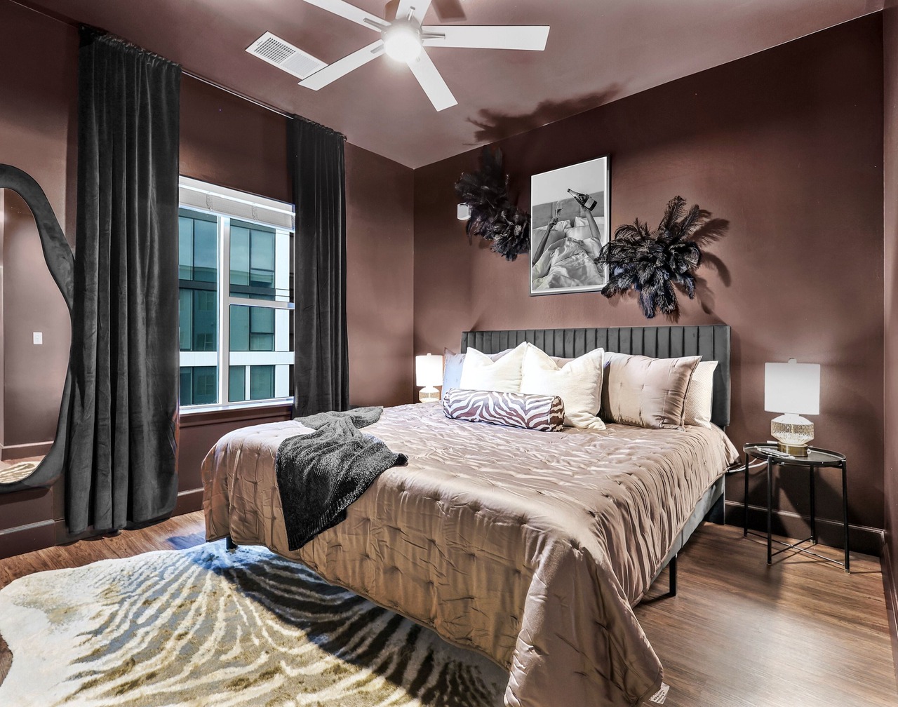 Bourbon & Bubbles, Downtown 3BR/3BA, Walkable, Rooftop Infinity Pool, 24/7Gym 1
