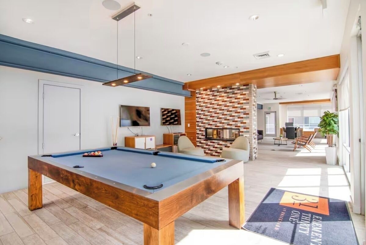 Fullcondo-nearSkiResorts-Sleep3-Hotub-fastWiFi-Gym 15mintSLCairport -free Garage 1