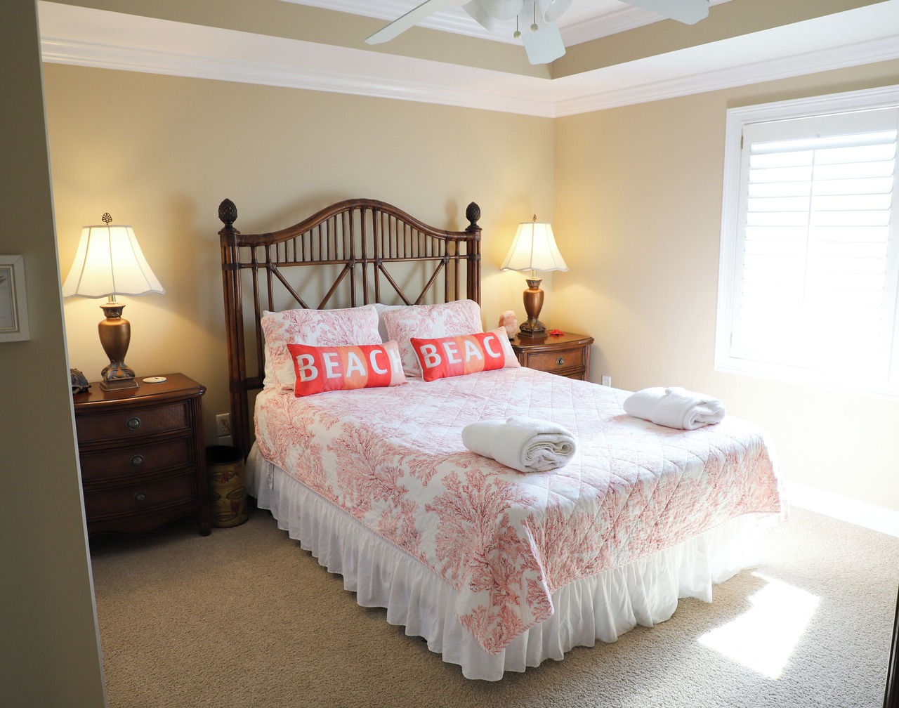 OCEANVIEW; 3-bedroom spacious, beautiful condo with free Wi-Fi & parking 1