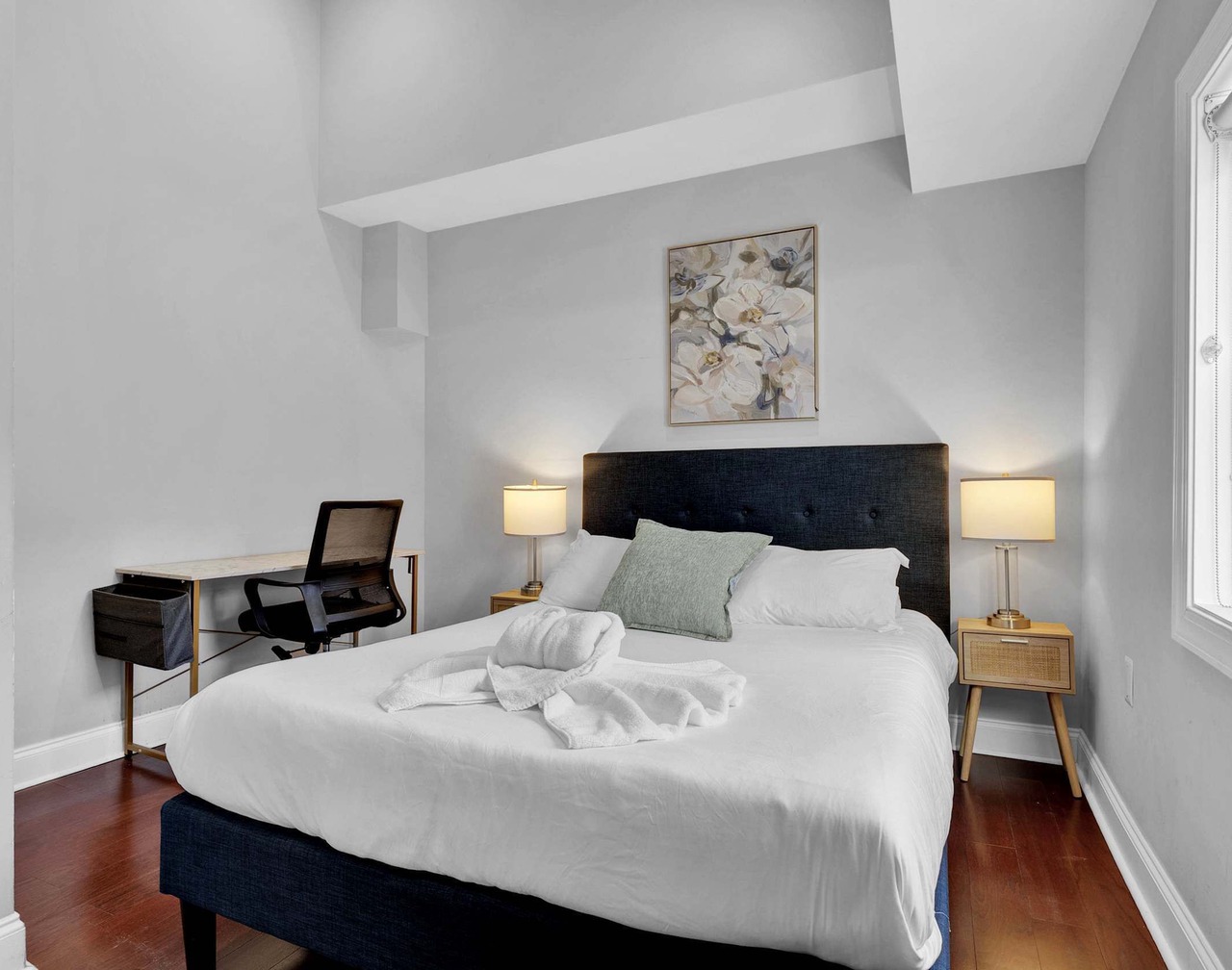 Bright 1BR Retreat | Sleeps 4 | by Liberty Bell 1