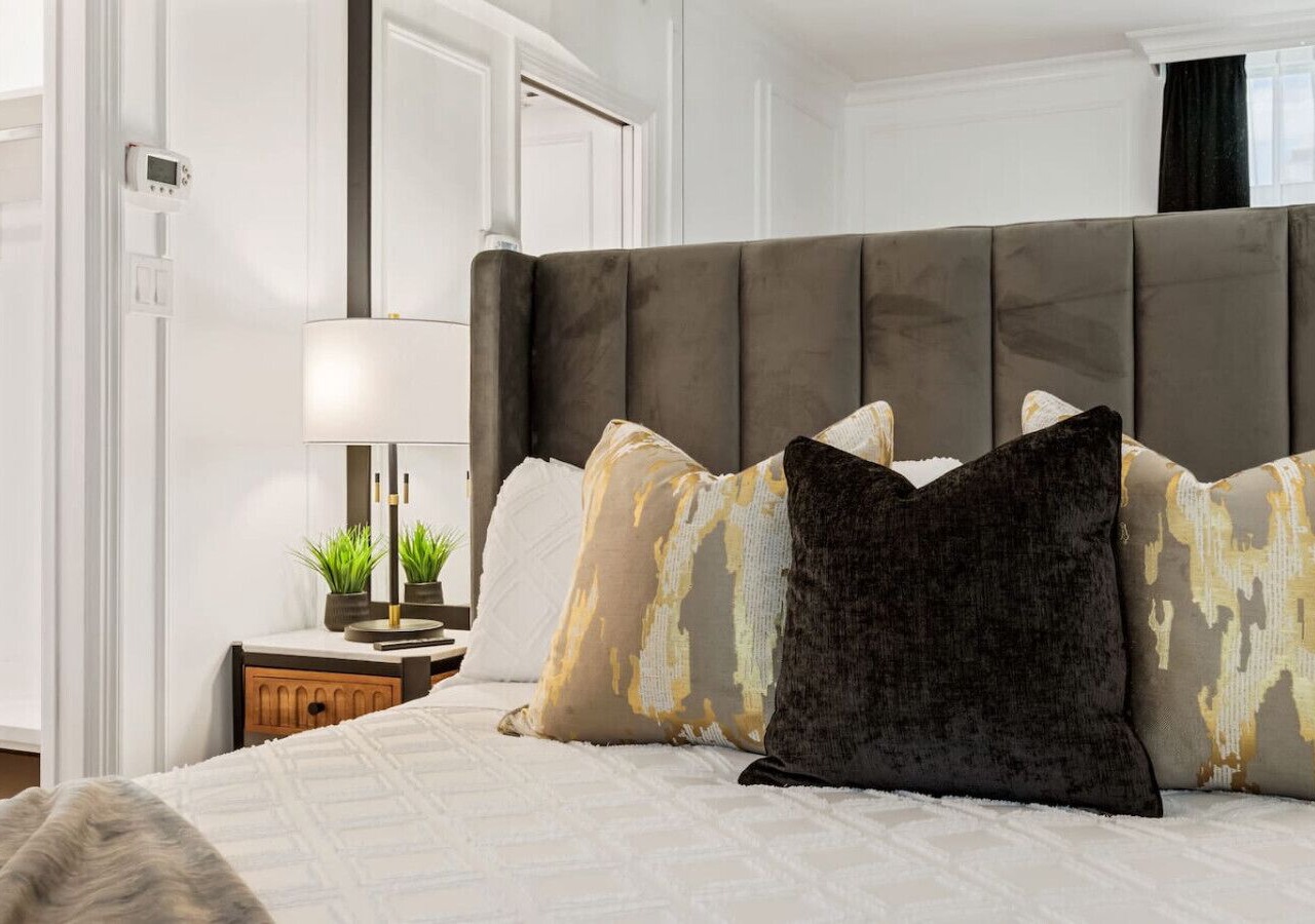 Elegant Luxury: 2 Bed Canada Place - Self-Parking 1