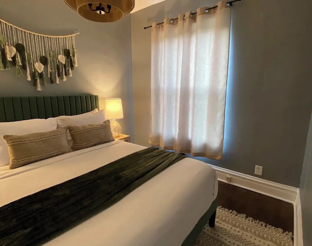 Luxurious 3 Bedroom Apartment in Chicago 1