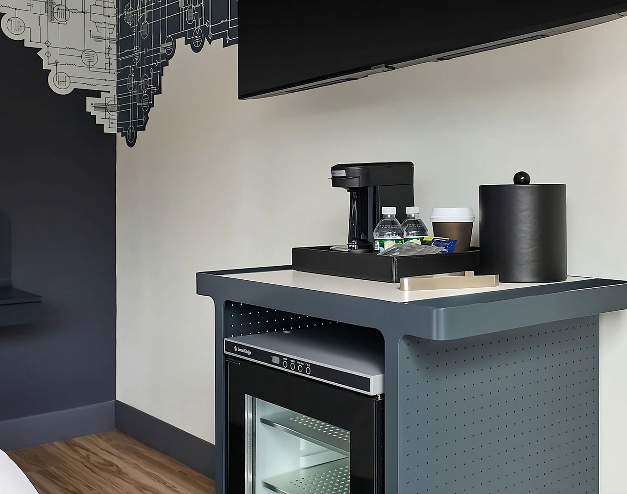 Relaxing Couple Pet-Friendly Stay | Seafood & Portland Attractions 1