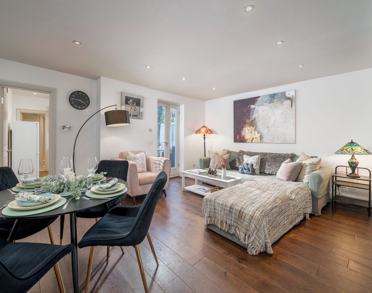 Niru Experience Hidden Gem In Chelsea 2BD 2BA 1