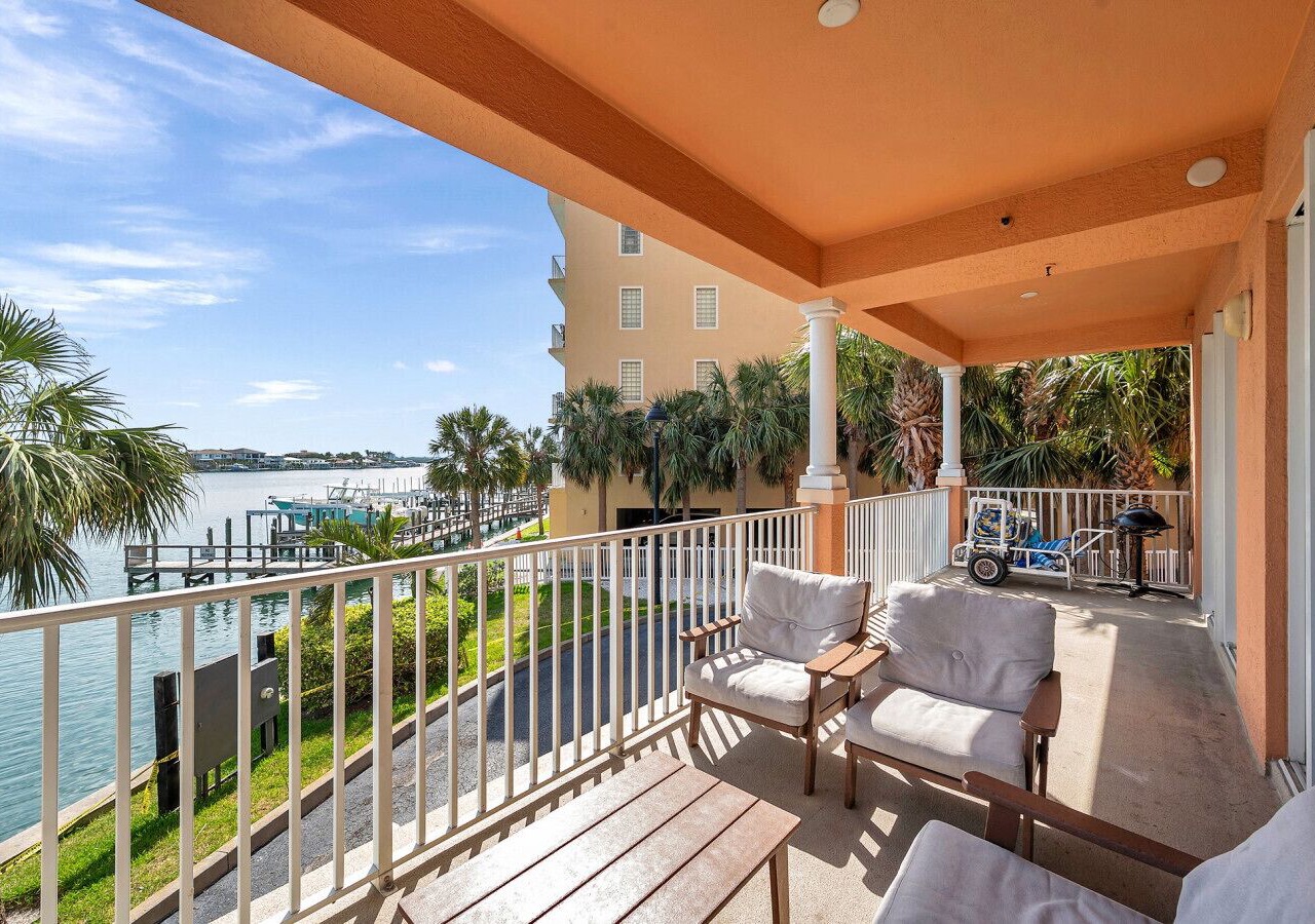 Over-sized 3 bedroom Condo in the Heart of Clearwater Beach 1
