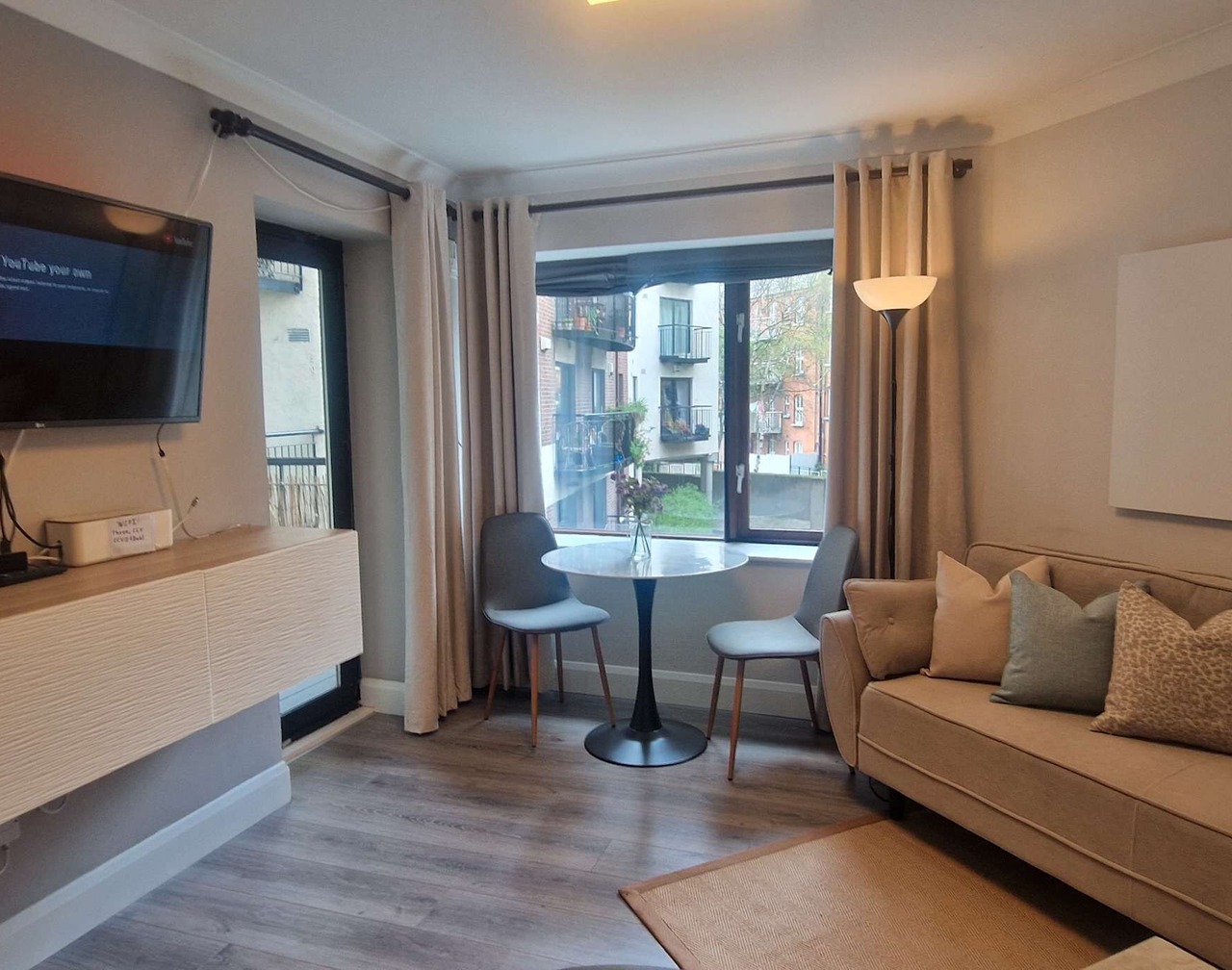 Upgraded & Slick 2BD, Heart of City @ Christchurch 1