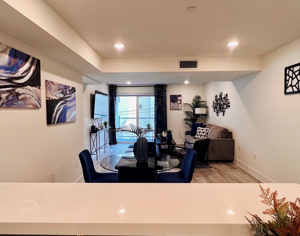 Luxury 2 BR in Century City w/Parking & Washer + Dryer 1