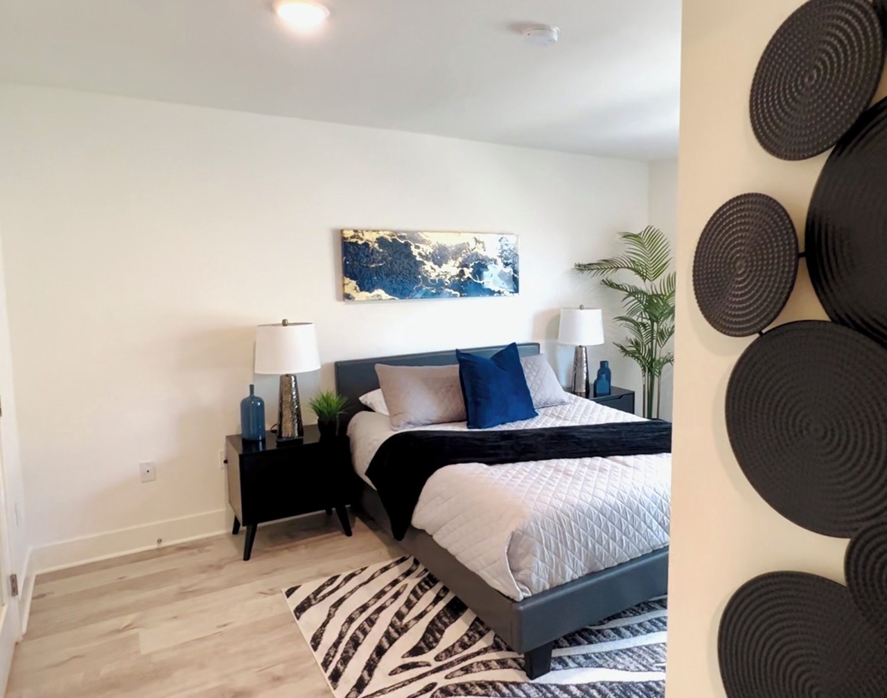 Luxury 2 BR in Century City w/Parking & Washer + Dryer 1
