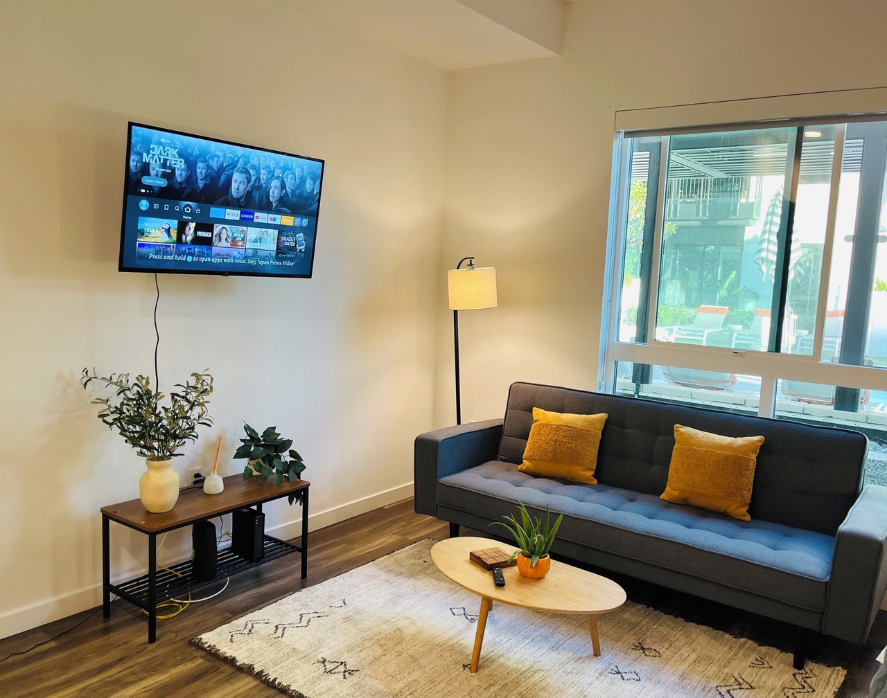 Home in Hollywood ,free parking , gym ,jacuzzi ,Rooftop, best location 1