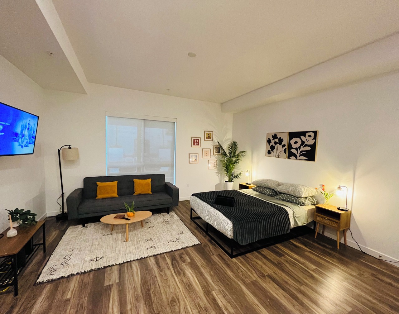 Home in Hollywood ,free parking , gym ,jacuzzi ,Rooftop, best location 1