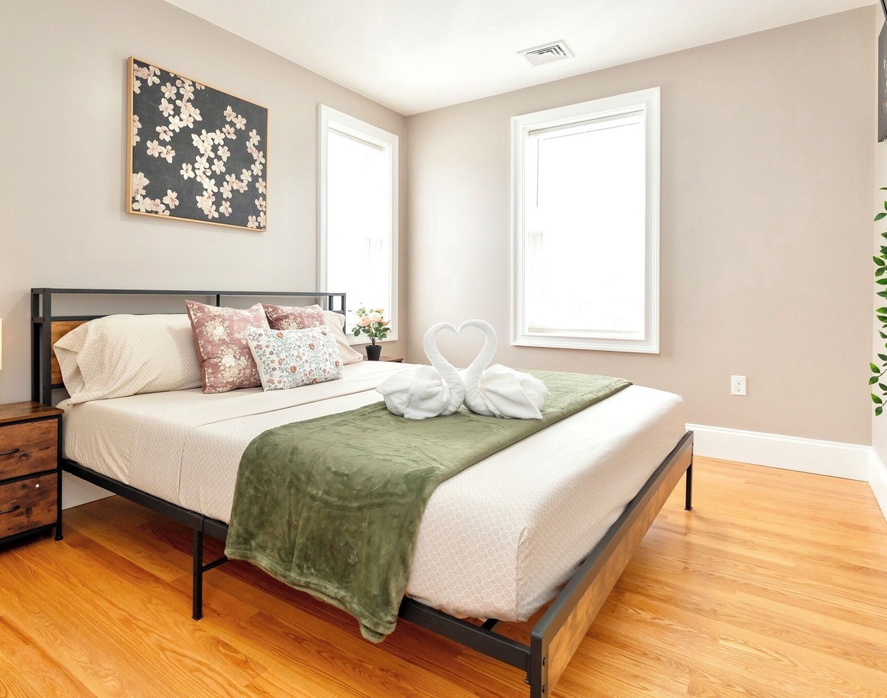 Sunny 3BR Boston 1st-floor Apt Pet-Friendly Franklin Park & Red Line 558-1 1