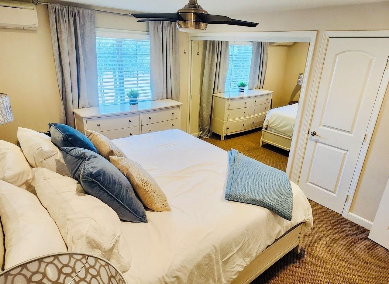 Stylish & Cozy 1BR Retreat Perfect for Work & Travel Prime Location! 1
