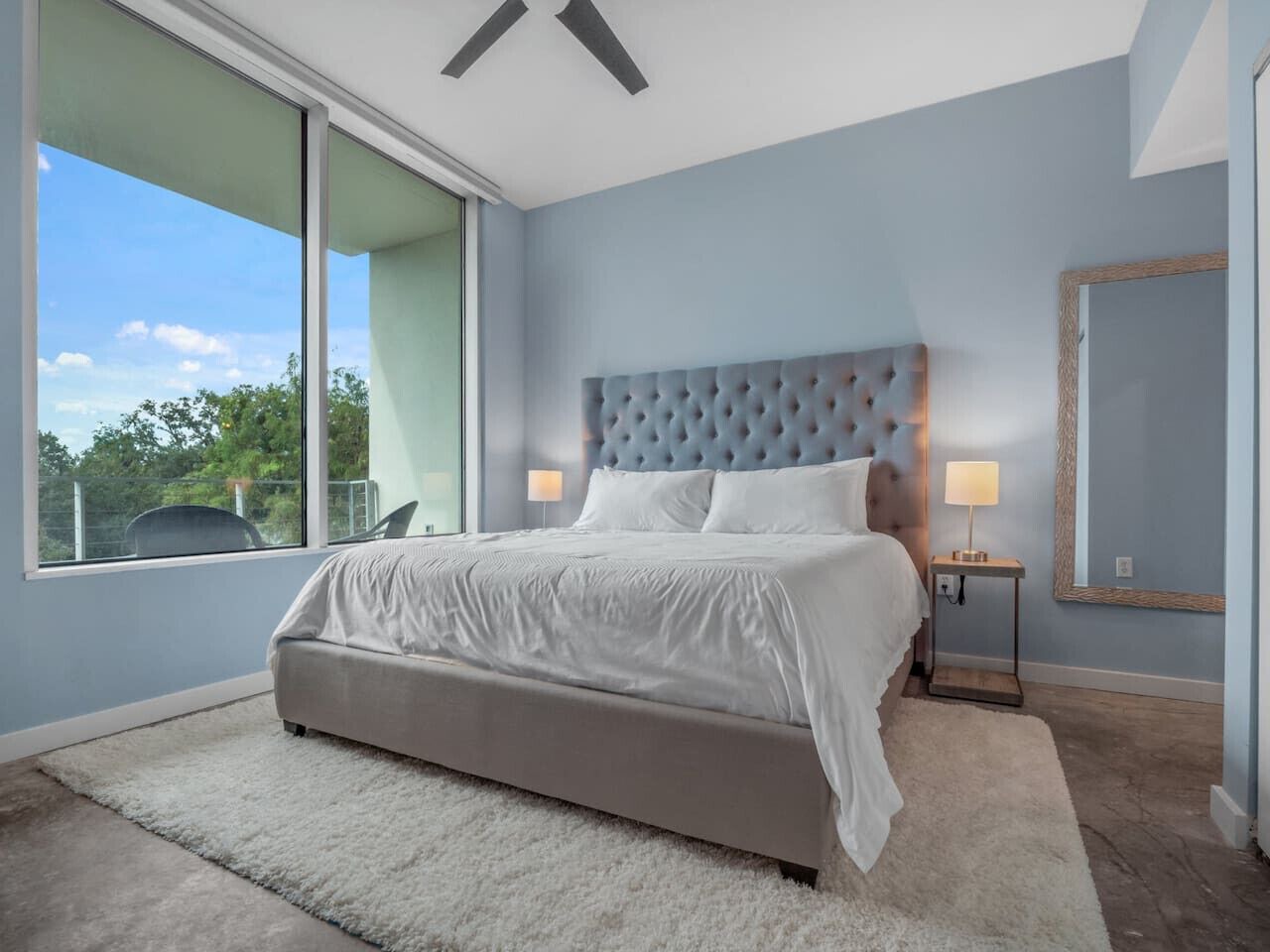 Luxurious 2/2 Downtown Apartment 1