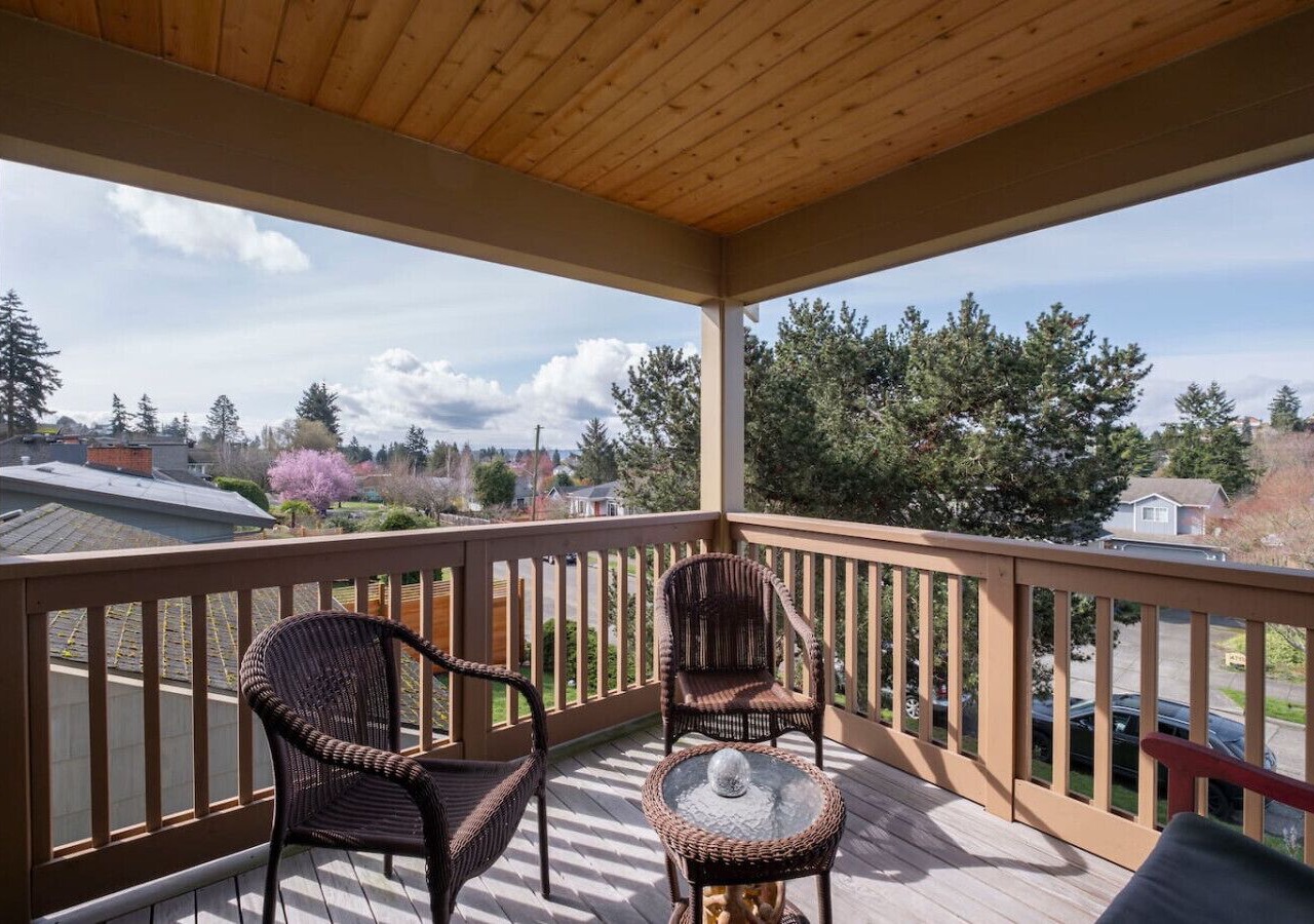 Custom Charm! Central - Office & Peaceful yard! 1