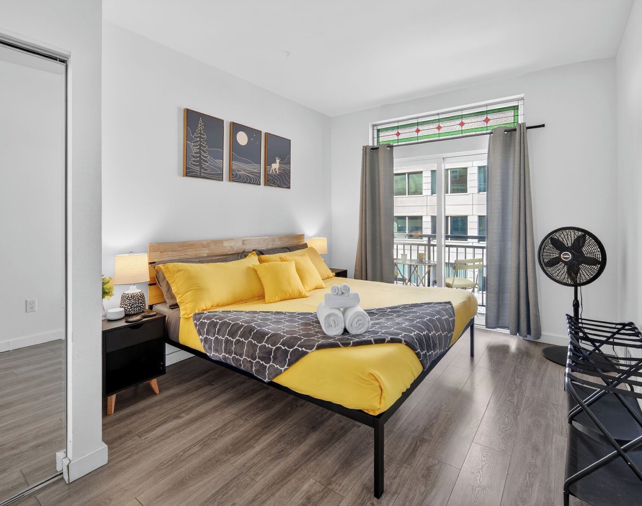 City+Water View Gem- Walk DT | Parking, Pool, Pets 1